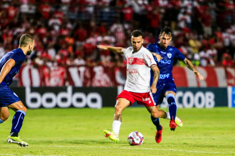 CRB fez bom primeiro tempo, mas pouco finalizou no gol