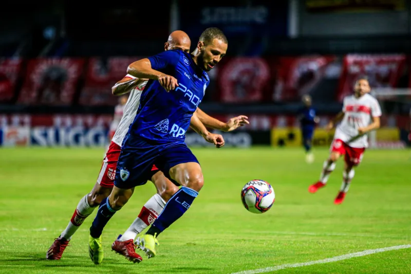 Negueba decide, CRB vence o Londrina por 1 a 0 e se mantém vivo na briga pelo acesso