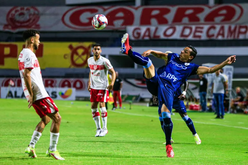 Negueba decide, CRB vence o Londrina por 1 a 0 e se mantém vivo na briga pelo acesso