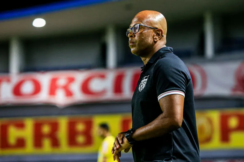 Anderson Valiñas ficou no banco de reservas do Galo por conta da lesão de Allan Aal