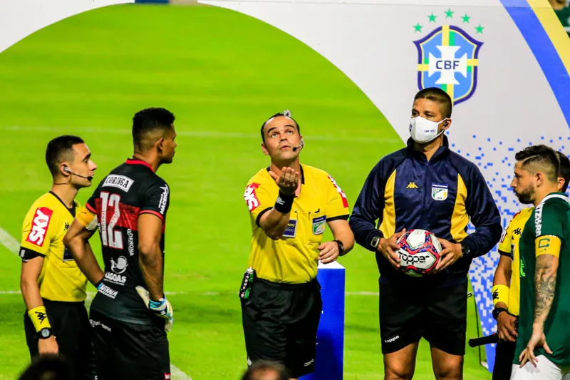 No Rei Pelé, CRB tem invencibilidade de 15 jogos quebrada em derrota para o Goiás: 1 a 0