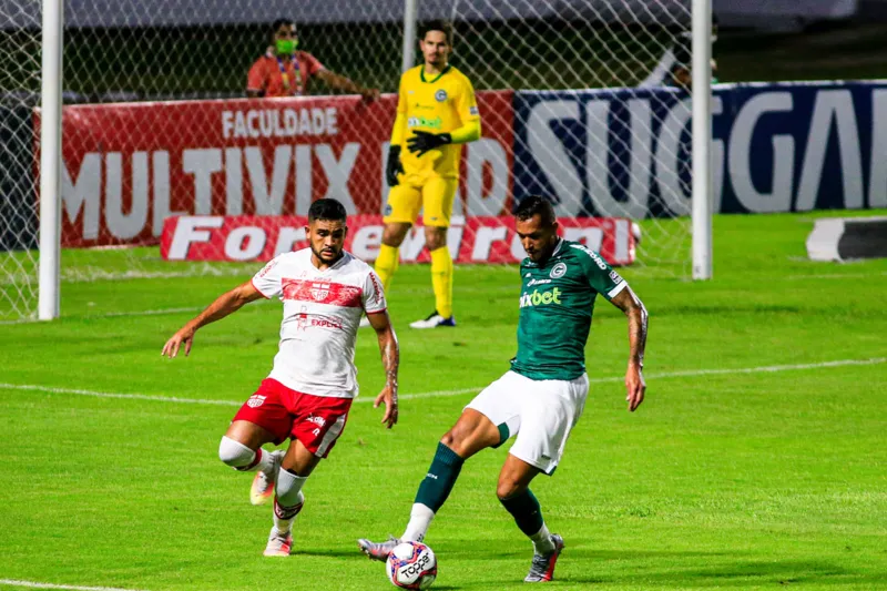 No Rei Pelé, CRB tem invencibilidade de 15 jogos quebrada em derrota para o Goiás: 1 a 0