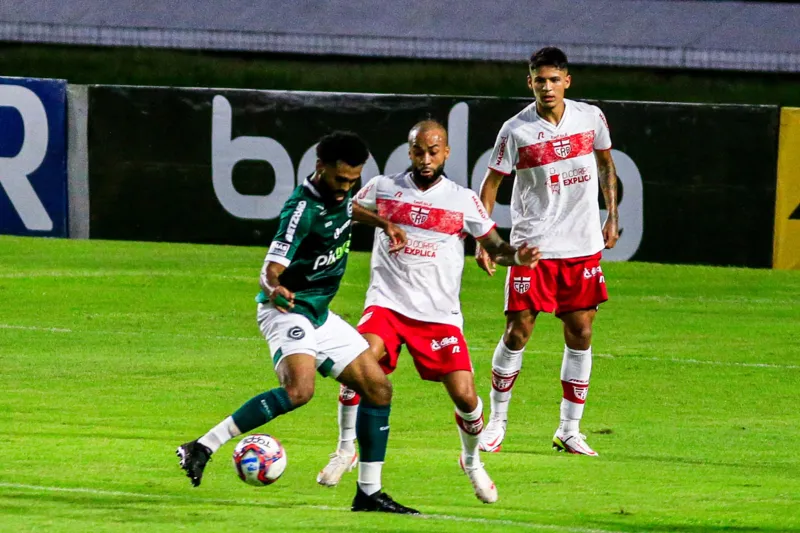 Wesley em ação com a camisa do CRB