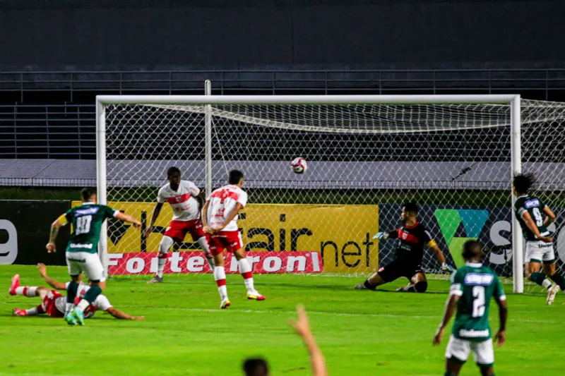 No Rei Pelé, CRB tem invencibilidade de 15 jogos quebrada em derrota para o Goiás: 1 a 0