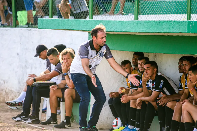 Sidney Moraes chegou ao ASA com o barco andando