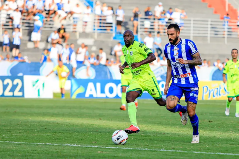 Rodrigo Rodrigues teve uma tarde especial no jogo ao marcar 4 gols