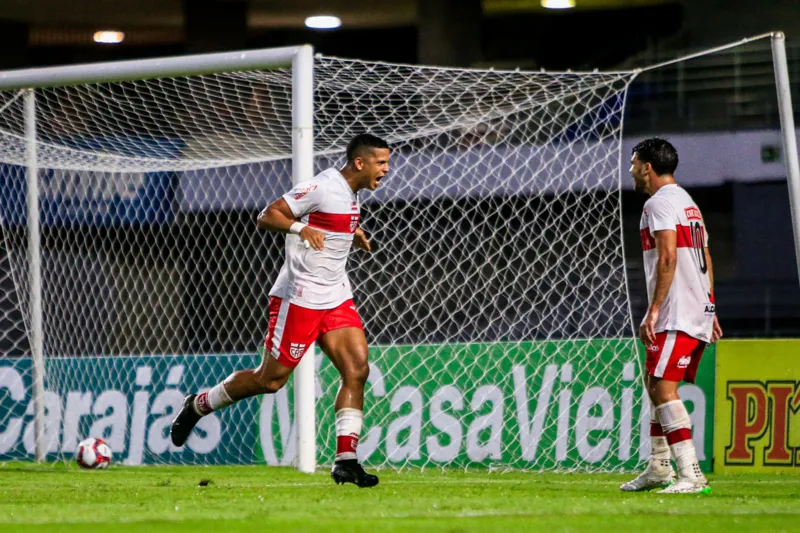 Lucão marcou o gol de empate do Galo após pênalti polêmico