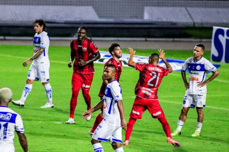 CRB bate o Confiança por 3 a 2 e conquista a primeira vitória em casa na Série B