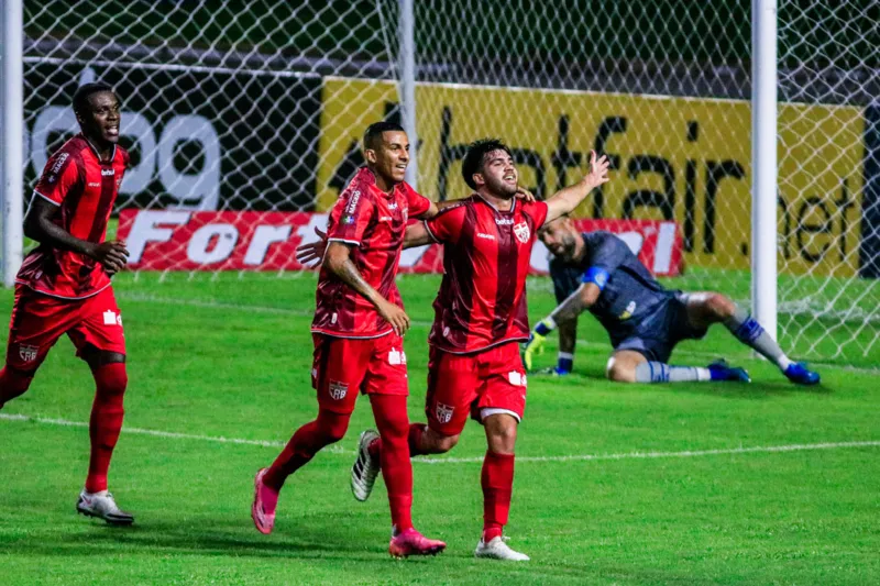 CRB bate o Confiança por 3 a 2 e conquista a primeira vitória em casa na Série B