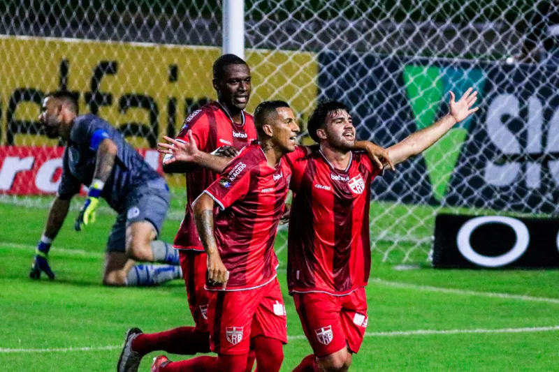 CRB bate o Confiança por 3 a 2 e conquista a primeira vitória em casa na Série B
