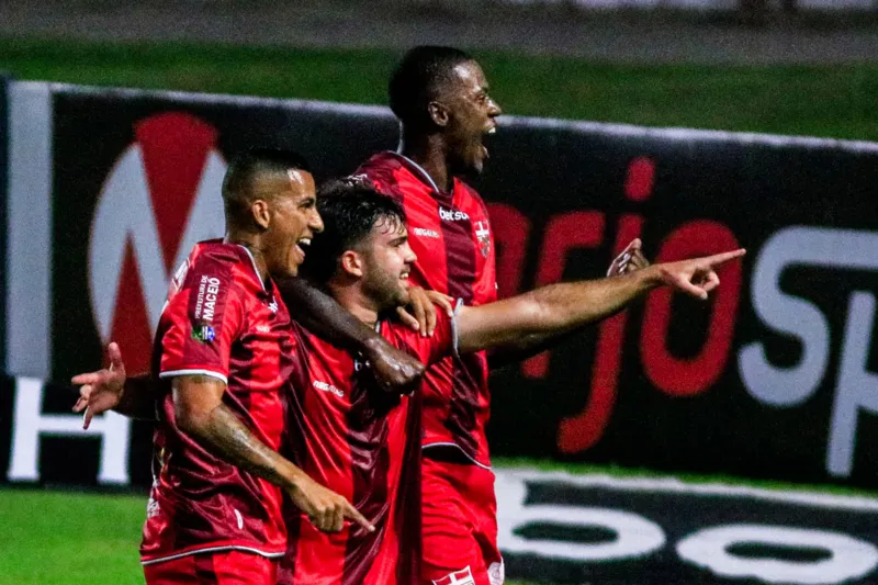 CRB bate o Confiança por 3 a 2 e conquista a primeira vitória em casa na Série B