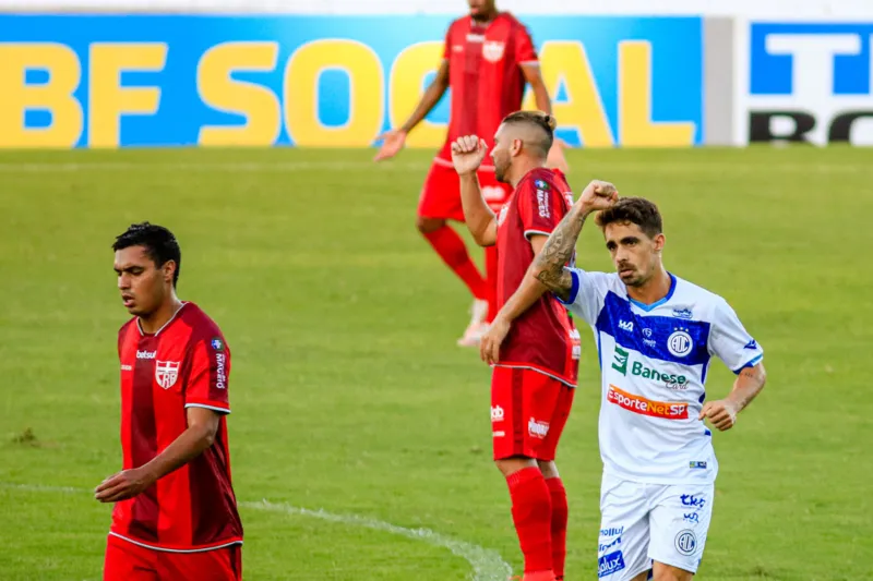 CRB bate o Confiança por 3 a 2 e conquista a primeira vitória em casa na Série B