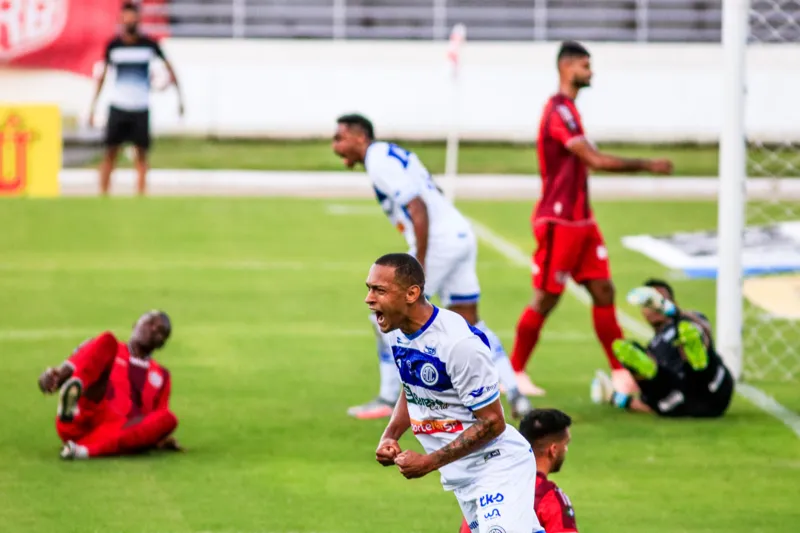 CRB bate o Confiança por 3 a 2 e conquista a primeira vitória em casa na Série B