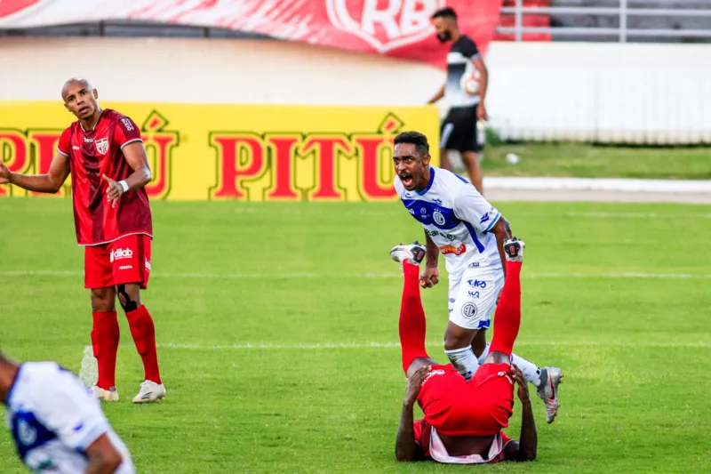 CRB bate o Confiança por 3 a 2 e conquista a primeira vitória em casa na Série B