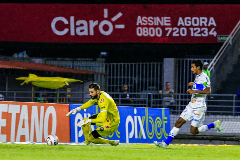 Vanderlei deu uma boa segurada na defesa durante os minutos finais