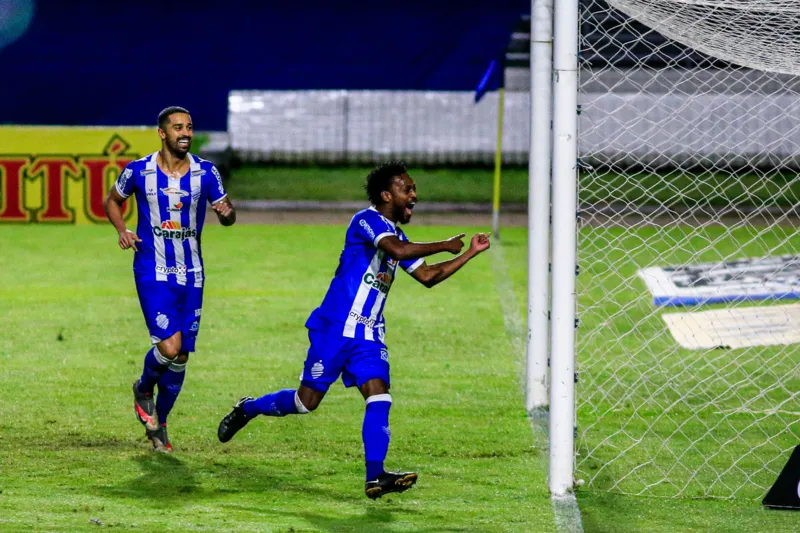 Em sua melhor apresentação nesta Série B, CSA atropela o líder Coritiba, no Rei Pelé: 3 a 0