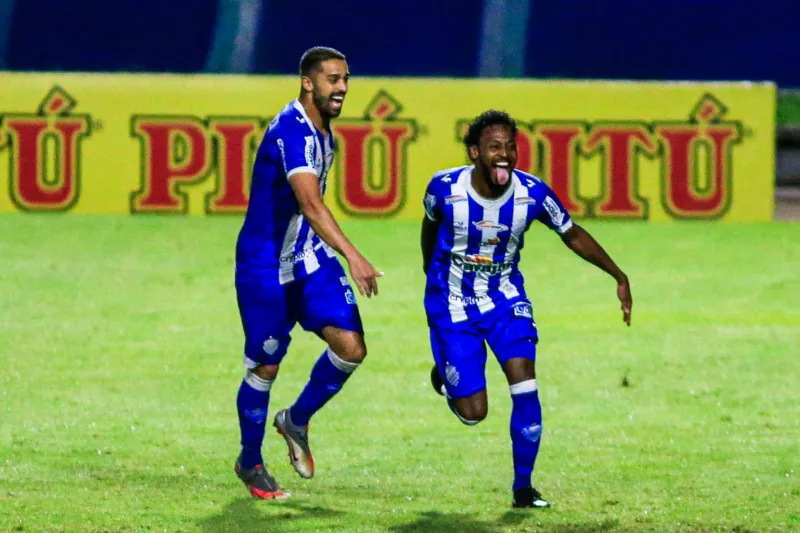 Em sua melhor apresentação nesta Série B, CSA atropela o líder Coritiba, no Rei Pelé: 3 a 0