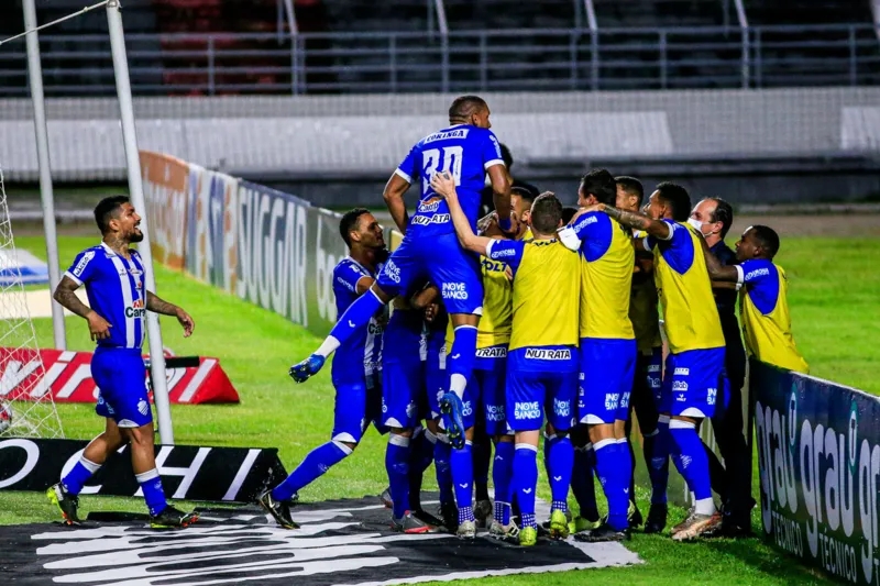Azulão vem de vitória importante sobre o líder do campeonato