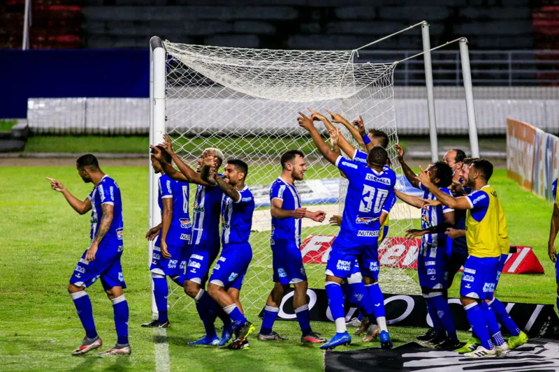 Em sua melhor apresentação nesta Série B, CSA atropela o líder Coritiba, no Rei Pelé: 3 a 0