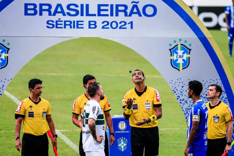 Em sua melhor apresentação nesta Série B, CSA atropela o líder Coritiba, no Rei Pelé: 3 a 0