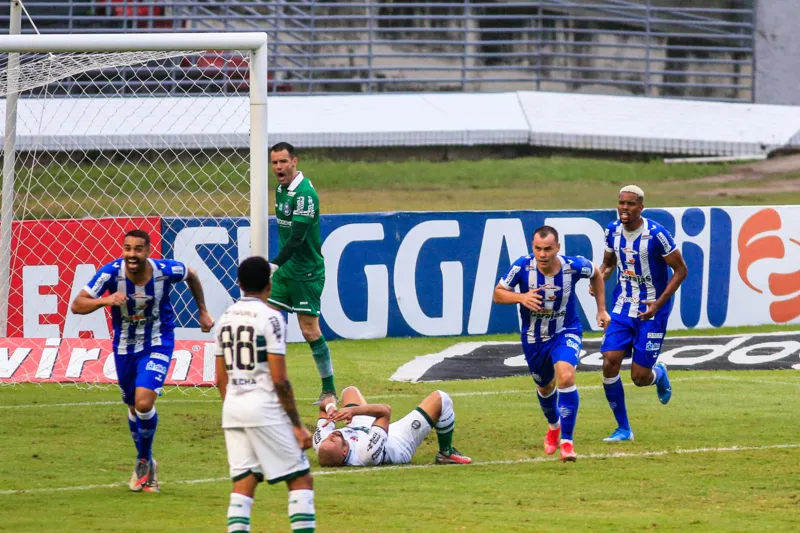 Em sua melhor apresentação nesta Série B, CSA atropela o líder Coritiba, no Rei Pelé: 3 a 0