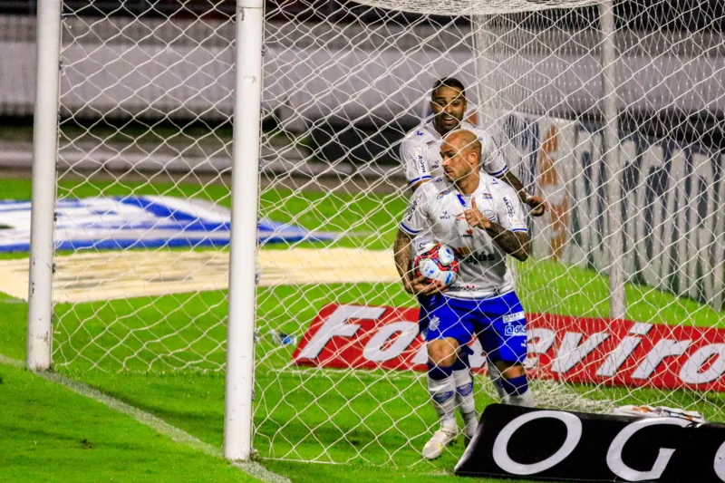 Silvinho empatou contra o Guarani e marcou o único gol do CSA na Série B