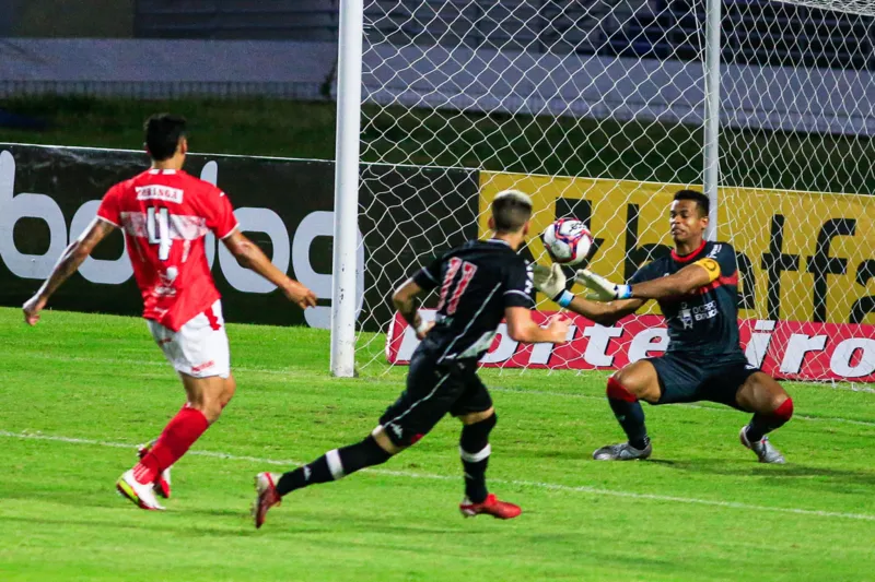 CRB ressurge nos minutos finais e consegue empate de 1 a 1 contra o Vasco