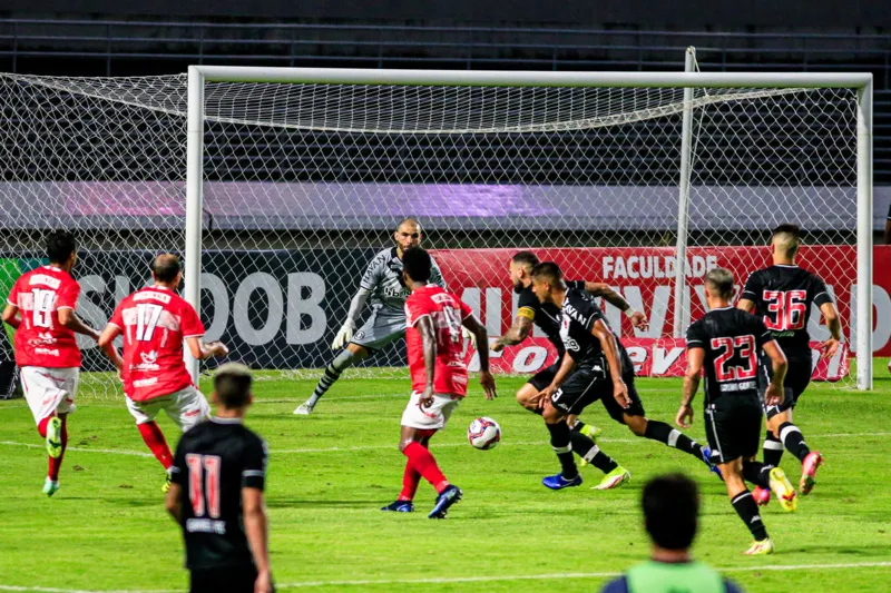 CRB ressurge nos minutos finais e consegue empate de 1 a 1 contra o Vasco