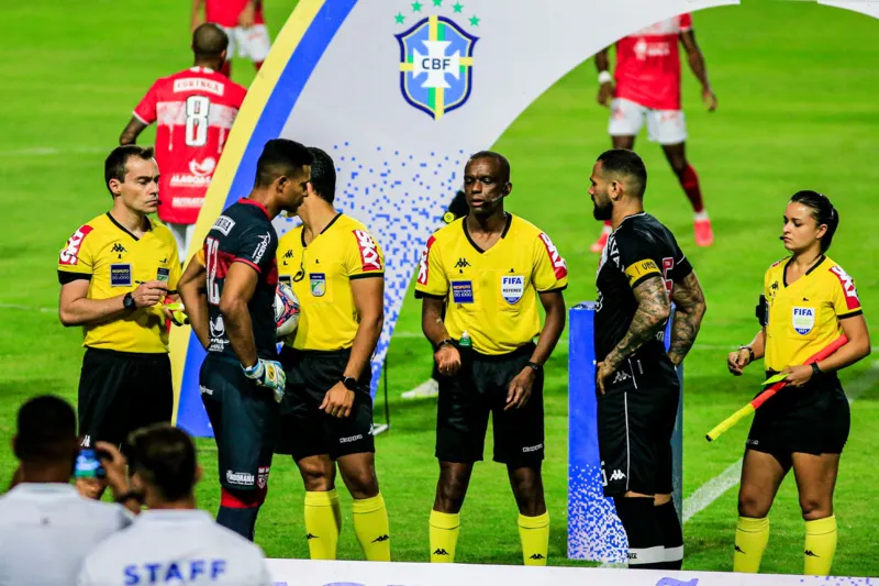 CRB ressurge nos minutos finais e consegue empate de 1 a 1 contra o Vasco