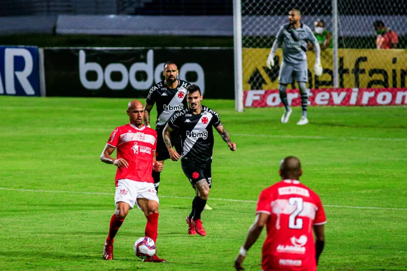 CRB ressurge nos minutos finais e consegue empate de 1 a 1 contra o Vasco