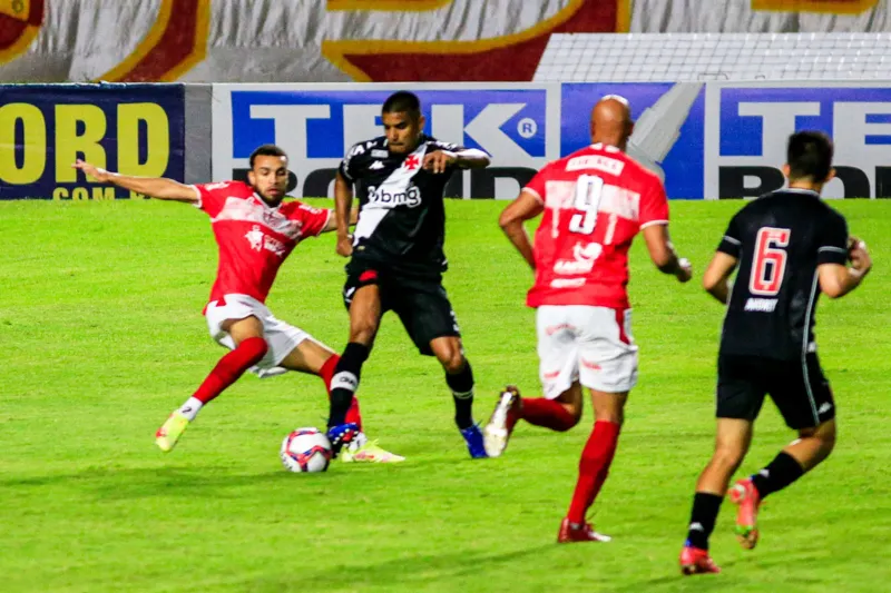 CRB ressurge nos minutos finais e consegue empate de 1 a 1 contra o Vasco