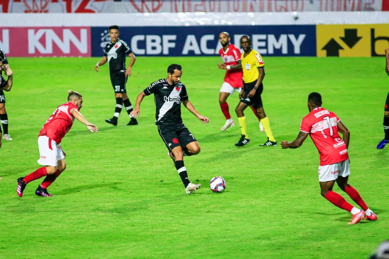 CRB ressurge nos minutos finais e consegue empate de 1 a 1 contra o Vasco
