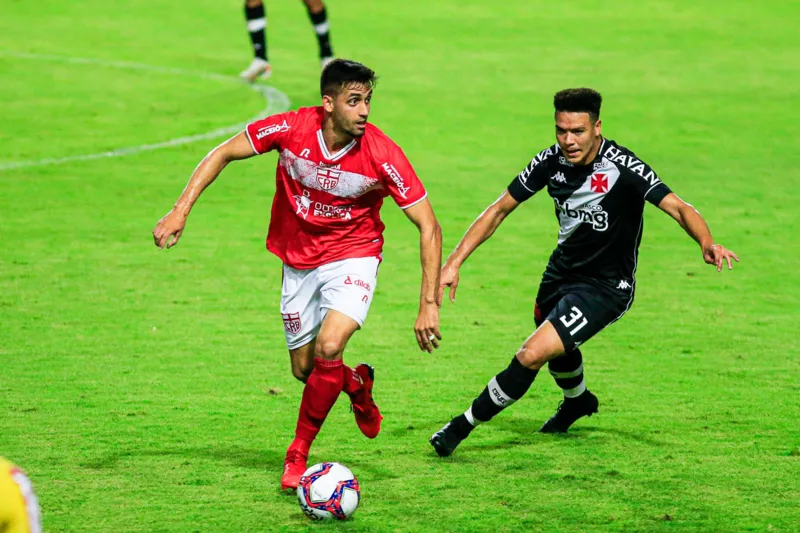 Galo fez partida muito abaixo mas conseguiu ponto valioso na briga pelo acesso