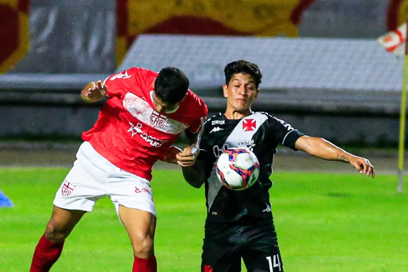 CRB ressurge nos minutos finais e consegue empate de 1 a 1 contra o Vasco
