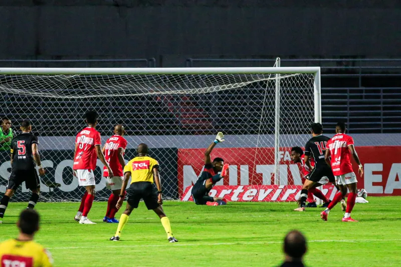 CRB ressurge nos minutos finais e consegue empate de 1 a 1 contra o Vasco