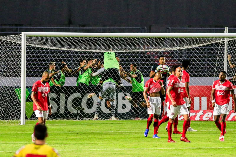 CRB ressurge nos minutos finais e consegue empate de 1 a 1 contra o Vasco