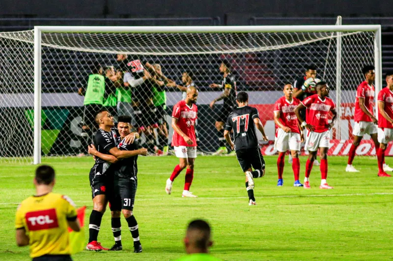 CRB ressurge nos minutos finais e consegue empate de 1 a 1 contra o Vasco