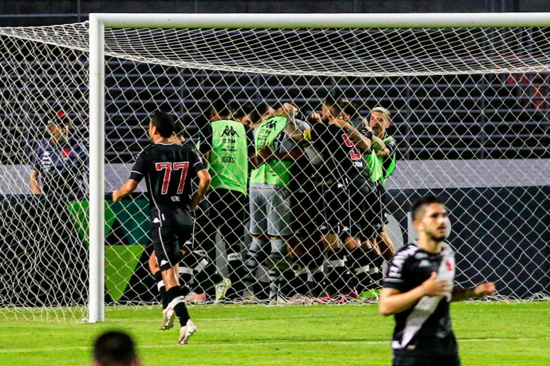 CRB ressurge nos minutos finais e consegue empate de 1 a 1 contra o Vasco