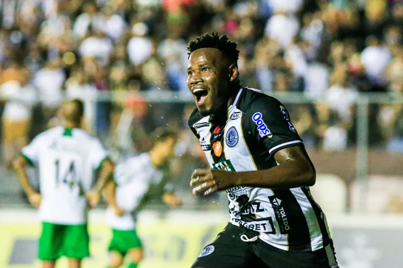 Lúcio Maranhão desencantou no Alagoano e abriu o placar
