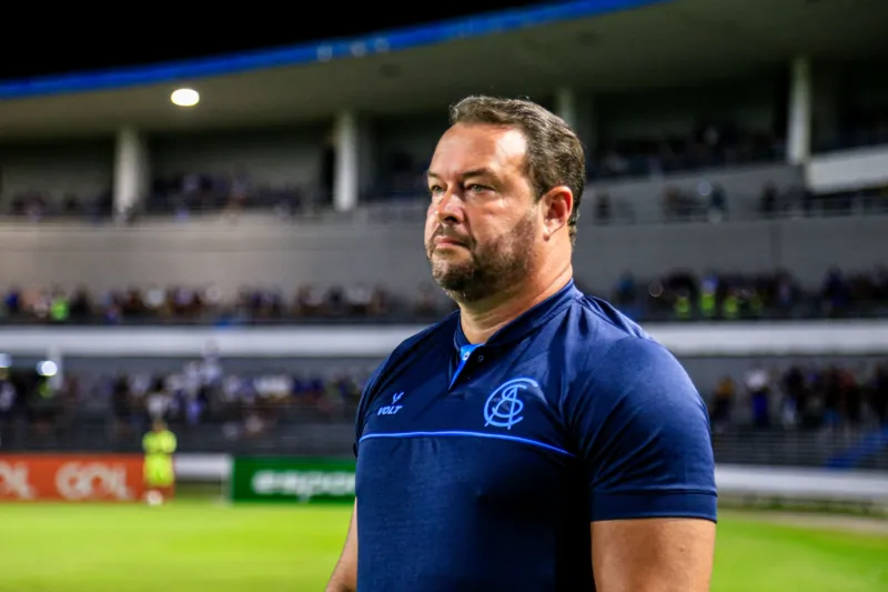 Roberto Fernandes estreou muito bem no comando azulino