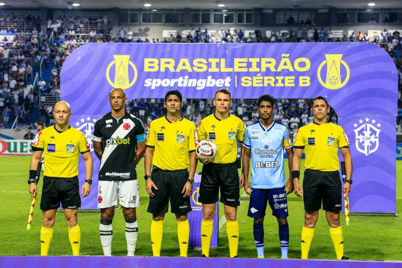 Com atuação de gala, CSA vence o Vasco por 2 a 0 e dorme fora da zona do rebaixamento