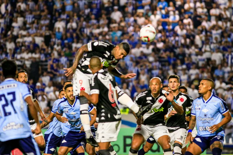 Trapichão recebeu grande público, que acompanhou o grande resultado do CSA sobre o Vasco