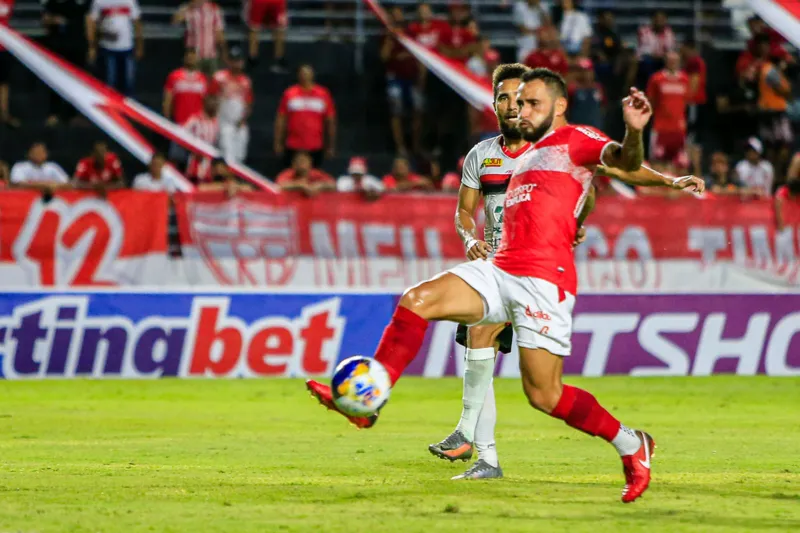 Jean Patrick pode voltar a aparecer no time titular