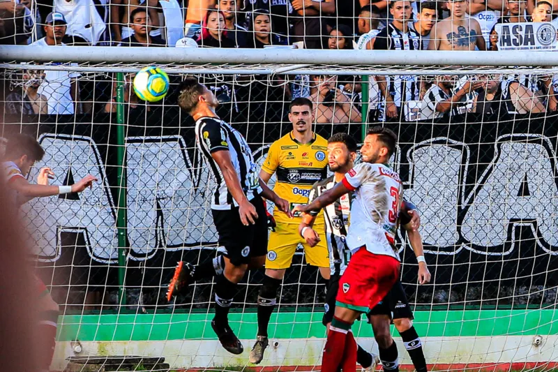 Goleiro Renan Rinaldi deve ser titular no clássico