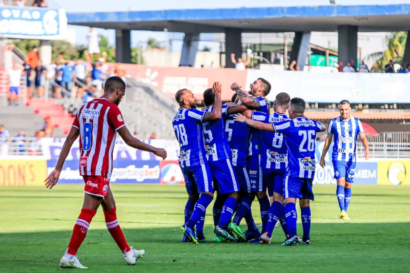 O Azulão caiu de rendimento no 2º tempo, tomou um gol, mas garantiu a vitória após dois empates