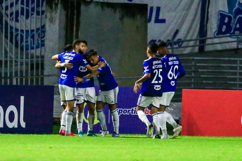 Mesmo pior em campo, Raposa saiu na frente, logo no início do jogo