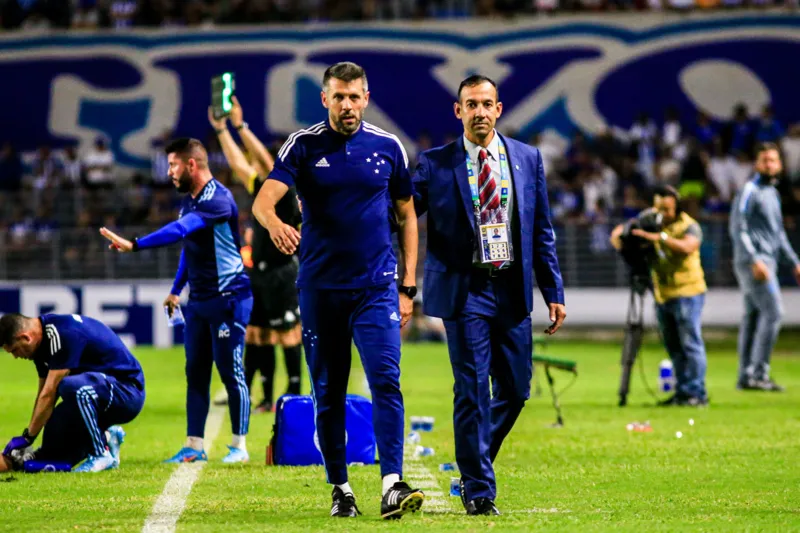 Técnico cruzeirense acabou sendo expulso, após pedir expulsão do lateral Édson