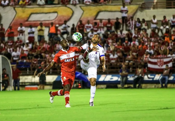 CRB encarou o Paraná noite desta terça-feira (21), no Estádio Rei Pelé, pela 11ª rodada do Campeonat