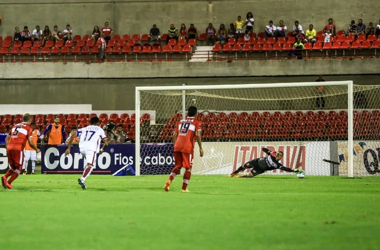 CRB encarou o Paraná noite desta terça-feira (21), no Estádio Rei Pelé, pela 11ª rodada do Campeonat