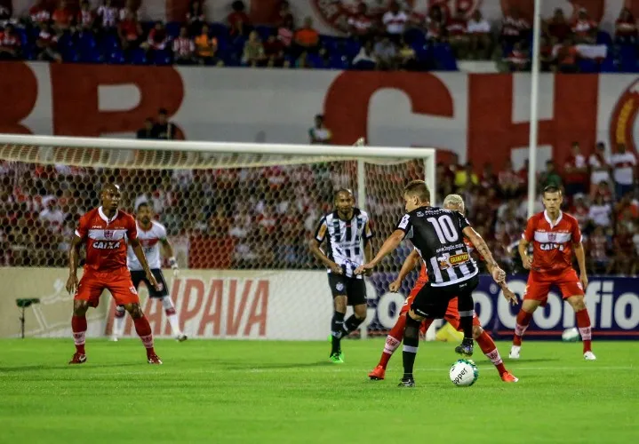 CRB e Tupi se enfrentaram no Estádio Rei Pelé